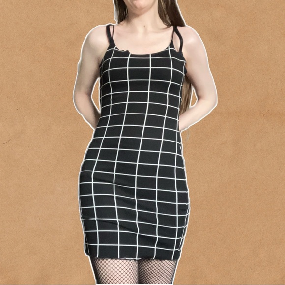 90s GRUNGE BLACK AND WHITE GRID PATTERN LETTUCE HEM DRESS - Picture 8 of 14